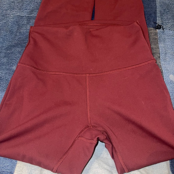 Lululemon leggings size 4 - Picture 4 of 4